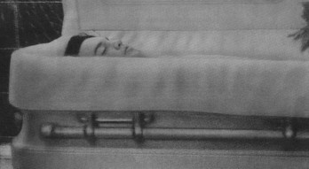 elvis death presley coffin casket open autopsy real celebrity funerals king last pic after singer